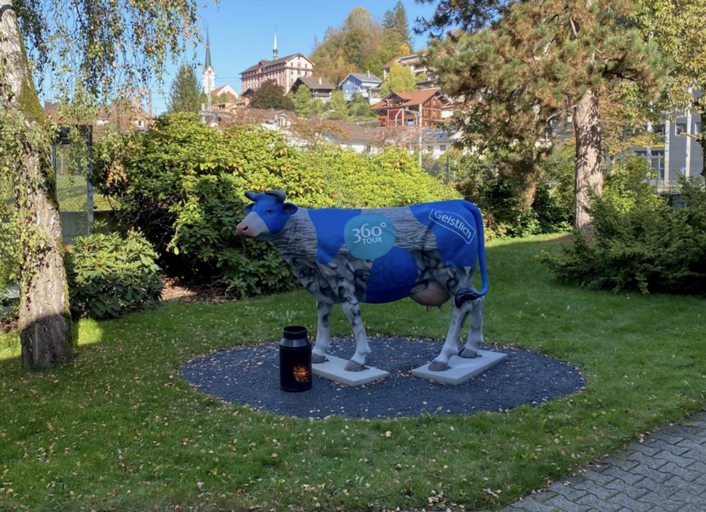 Vaches-en-resine-suisse-projet-Geistlich-Pharma-cadeau-2